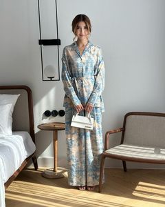 R-553 Dubai Árabe Medio Oriente Elegante Camisa de Rayón Estampada Hecha a Mano con Manga Larga y Encaje <span class=keywords><strong>Pantalones</strong></span> de Pierna Ancha de Cintura Alta para <span class=keywords><strong>Mujer</strong></span> Ramadán/Eid - Product Image 1