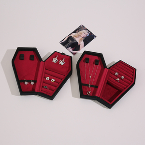Caja de Joyería de Terciopelo con Forma de Ataúd Gótico, Bordada con Logotipo Personalizado, Forma Irregular, Portátil, para Viajes, Anillos, Pendientes, Caja de Regalo Espeluznante para Organizar - Product Image 3