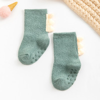 Chaussettes chaudes en polaire corail populaires pour bébés, automne-hiver, avec polaire épaisse pour les bébés de 0 à 5 ans, chaussettes de sol pour nouveau-nés