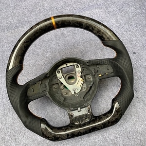 Volant en fibre de carbone pour <span class=keywords><strong>Audi</strong></span> TT <span class=keywords><strong>R8</strong></span>, <span class=keywords><strong>prix</strong></span> d'usine, vente chaude, personnalisé, forgé, avec cuir perforé noir - Product Image 3