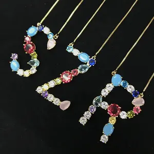 Grande Arcobaleno Lettera Lucido Cubic Zirconia 24K Oro Placcato Pavimenta CZ Su Misura Fascini Della Collana Per Le Donne