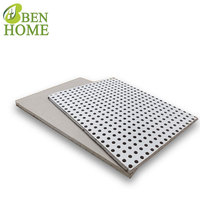 Plaque de plâtre perforée ignifuge personnalisable avec surface en papier pour la conception artistique de plafonds d'hôpitaux
