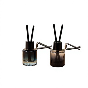 Diffuseur de parfum pour voiture en verre noir, forme carrée, bouchon en fibre, flacon miniature en verre de 8 ml - Product Image 3