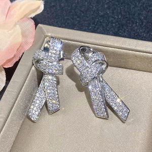 Orecchini a Perno con Fiocco in Oro Bianco, Cristalli e Strass, Gioielli Trendy da Donna per Feste - Product Image 4