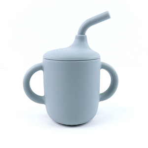 Ensemble de tasses d'apprentissage pour bébé en silicone de qualité alimentaire, avec double poignée, paille et couvercle anti-déversement, portable - Product Image 1