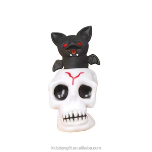 Halloween Squishy Skull <span class=keywords><strong>Demon</strong></span> Bats Pop It Squeeze Ball <span class=keywords><strong>Fidget</strong></span> <span class=keywords><strong>Toy</strong></span> para niños y adultos - Product Image 4