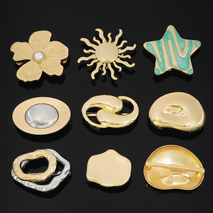 Boucles en métal plaqué or, formes variées (fleur, soleil, étoile, coquillage, irrégulières), connecteurs décoratifs en forme d'anneau, quincaillerie durable - Product Image 1