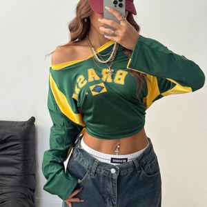 Camiseta de Fútbol Retro Estilo Brasilcore de Manga Larga, Camiseta de Fútbol Vintage Y2K, Personalizada con Estampado, Ropa Urbana para Mujer - Product Image 1