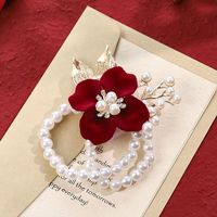 Kit de bracelet floral à porter au poignet en velours bordeaux, orné de perles métalliques et de lettres en strass, pour demoiselle d'honneur et mariée