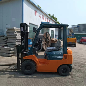 Chariot élévateur Toyota 7FD20 d'occasion du Japon à bas <span class=keywords><strong>prix</strong></span>, en excellent état, 2 tonnes, avec déplacement latéral et livraison rapide - Product Image 1