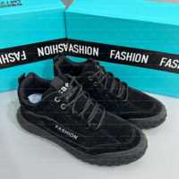 Stock de chaussures de marche décontractées et tendance à semelle plate pour hommes, d'occasion, très demandées