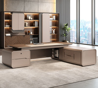 Bureau de direction luxueux et sophistiqué, bureau exécutif élégant et simple, bureau du président du conseil d'administration, bureau du président