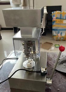 Máquina de sellado de tapas de escritorio eléctrica DZG para botellas de vidrio de 20ML en plantas de fabricación para aplicaciones químicas - Product Image 5