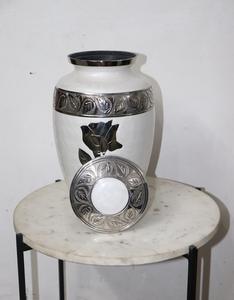 Urne de crémation pour adultes blanche perlée extra large Urne de crémation en aluminium blanche avec rose argentée gravée de la meilleure qualité - Product Image 1