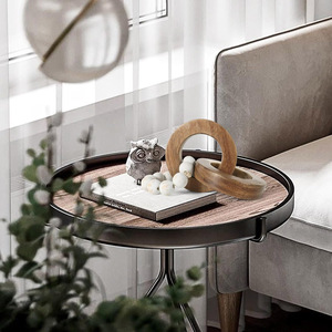 Table basse à étagères en bois style ferme avec décor maillon <span class=keywords><strong>de</strong></span> chaîne, décor <span class=keywords><strong>de</strong></span> nœuds sculptés faits à la main, accents <span class=keywords><strong>de</strong></span> décoration intérieure rustiques et minimalistes - Product Image 5