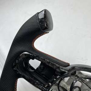 Volant en cuir de carbone forgé personnalisé avec conception perforée pour les intérieurs de voiture <span class=keywords><strong>Jeep</strong></span> <span class=keywords><strong>Wrangler</strong></span> JL <span class=keywords><strong>JK</strong></span> Gladiator - Product Image 3