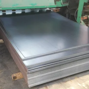 炭素鋼板工場では、各種鋼板を低価格で製造し、切断可能