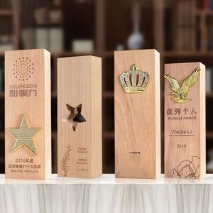 Trofeo Copa de fútbol de gran tamaño Trofeo de campeonato deportivo con base de madera Premio de recuerdo personalizado Fabricación de medallas y trofeos - Product Image 4