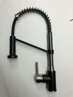 Robinet de cuisine moderne de luxe à poignée unique en laiton, finition laiton, montage sur plan, double sortie d'eau, style contemporain