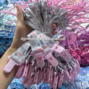 Sıcak satış renkli hayvan karikatür baskılı oyuncak sapanlar tasarım bebek emzik klip yeni bebek emzik klip zincir şerit kukla tutucu - Product Image 4