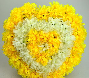 Couronne en forme de coeur chrysanthème couronne de porte artificielle pour la maison mariage saint valentin décoration funéraire - Product Image 1