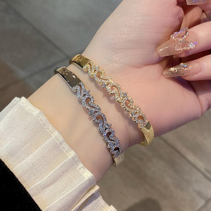 สร้อยข้อมือคริสตัลสีทองและสีเงินประดับเพชรเซอร์คอนเต็มวง เครื่องประดับสำหรับงานปาร์ตี้ของผู้หญิง ดีไซน์ฉลุลาย RC0004 - Product Image 3