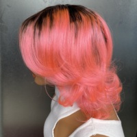 Couleur rose avec racine noire Cheveux humains courts ondulés Pixie Cut pour les femmes noires Perruque courte Cheveux humains sans colle aucune perruque de dentelle