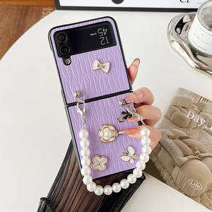 Coque de téléphone fleur en cuir froissé à la mode avec couverture de chaîne de perles pour <span class=keywords><strong>Samsung</strong></span> pour <span class=keywords><strong>Galaxy</strong></span> <span class=keywords><strong>Z</strong></span> Flip6 Flip5 Flip4 <span class=keywords><strong>Z</strong></span> Fold6 Fold5 Fo - Product Image 4