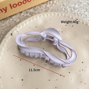 Pinza para el pelo de nube de colores al por mayor, a la moda, hueca, con diseño de tiburón, accesorio antideslizante para el cabello para mujeres y niñas - Product Image 3