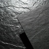 Carrelage en céramique noire 600x1200 mat pleine masse, carrelage mural en pierre concave-convexe Tianmai, carrelage de sol antidérapant pour centres commerciaux et hôtels