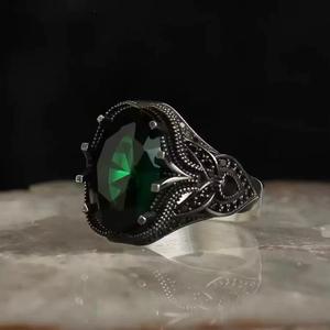 Cincin Pria Gaya Punk Gelap Trendi Keren Eropa Amerika Populer Retro dengan Inlay Batu Alam Zirkon dan Paduan Emas untuk Mode Lintas Batas - Product Image 4