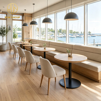 Chaise rembourrée Ron Group avec structure en bois, table ronde, banquette en tissu, mobilier commercial moderne et luxueux pour restaurant, café