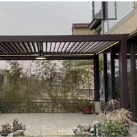 Pergola à toit à lames orientables automatique, structure durable, éclairage LED extérieur étanche, OEM ODM, toutes saisons, pour hôtels et complexes hôteliers