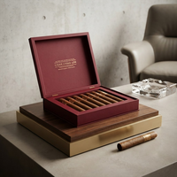 Boîte rigide de luxe personnalisée bordeaux avec fermeture magnétique, étui d'emballage en papier avec logo en feuille d'or premium pour cadeaux haut de gamme