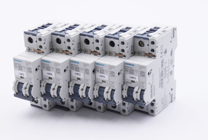 5SY4116-6 5ST3010 5SY4116 6 5ST3010 Leistungsschalter Elektrisches Schaltgerät Industrielle Niederspannungs-Steuerkomponente - Product Image 1