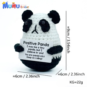 Muñeco de Ganchillo Hecho a Mano Personalizado, <span class=keywords><strong>Panda</strong></span> Amigurumi con Tarjeta Positiva, Abrazo de Bolsillo de Apoyo Emocional, Compañero de Escritorio, Regalo de Navidad - Product Image 2