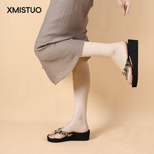 صندل نسائي جديد لصيف 2025 بنعل سميك لزيادة الطول مصنوع من مادة EVA، رائج بين مشاهير الإنترنت ومناسب للشاطئ - Product Image 4