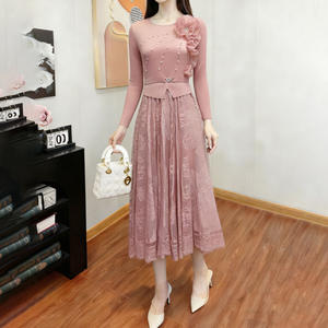 Robe plissée élégante à col blazer, ornée de perles et de blocs de couleur, longueur genou, avec volants, vente en gros, vêtements d'été pour femmes - Product Image 1