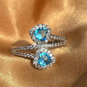 Anello a doppio cuore per donna, regalo romantico per San Valentino, gioiello da dito - Product Image 1
