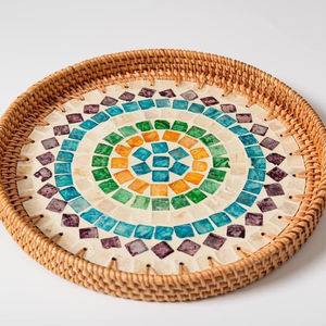 Bandeja de servicio de ratán natural con colección de incrustaciones de perlas madre - Product Image 4