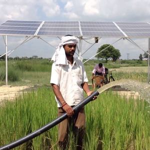 Système de <span class=keywords><strong>pompe</strong></span> <span class=keywords><strong>solaire</strong></span> à puits profond, <span class=keywords><strong>pompe</strong></span> à eau <span class=keywords><strong>solaire</strong></span> DC pour <span class=keywords><strong>étang</strong></span> de forage pour fermes - Product Image 4