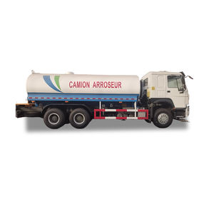 Camión <span class=keywords><strong>Cisterna</strong></span> <span class=keywords><strong>de</strong></span> <span class=keywords><strong>Agua</strong></span> HOWO 6x4 <span class=keywords><strong>de</strong></span> <span class=keywords><strong>2000</strong></span> <span class=keywords><strong>Galones</strong></span> (20cbm) con Aspersor en Venta - Product Image 2
