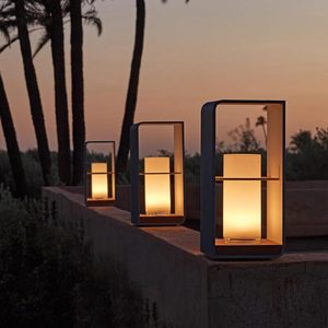 Solar IP66 Waterproof LED Metal Outdoor Light for Courtyard Villa Terrace Garden Landscape & Lawn Decoration