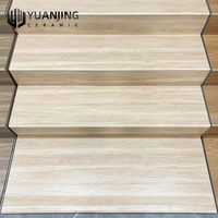Carreaux d'escalier aspect bois mat Foshan Supply, 470x1200mm, magnifiques carreaux de marches design pour escaliers intérieurs