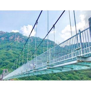 Pont suspendu en verre pour paysage de montagne, grand parc d'aventure en plein air, divertissement, personnalisé pour les sites commerciaux - Product Image 4