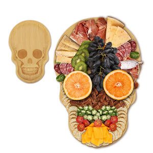 Grand plateau à fromages moderne en bambou, bloc de coupe décoré d'un crâne fantôme pour Halloween à usage charcuterie - Product Image 1