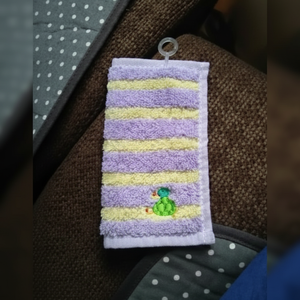 Mini fazzoletto a righe con targhetta con nome personalizzata - Product Image 1