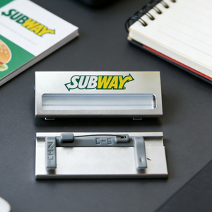 Placa de Identificación de Aleación de Zinc con Impresión Bicolor y Ranuras Transparentes Intercambiables para Empleados de Cadenas de Restaurantes de Comida Rápida - Product Image 2