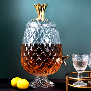 Jarra de cóctel de piña de cristal con grifo de latón de 1.5L, diseño tropical hecho a mano, apta para lavavajillas - Product Image 2