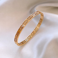 Bracelets manchette en acier inoxydable plaqué or 18 carats motif Grande Muraille pour femme, bijoux classiques minimalistes, inaltérables, idéal pour anniversaire, offre spéciale